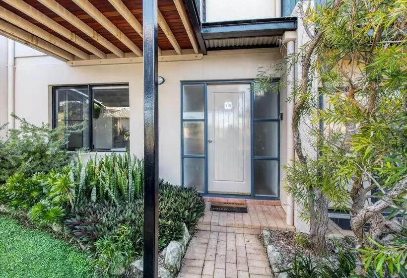 A Stones Throw Gnarabup