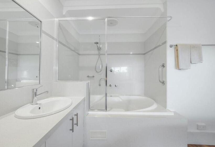 A Stones Throw Gnarabup