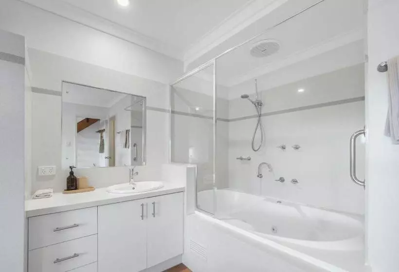 A Stones Throw Gnarabup