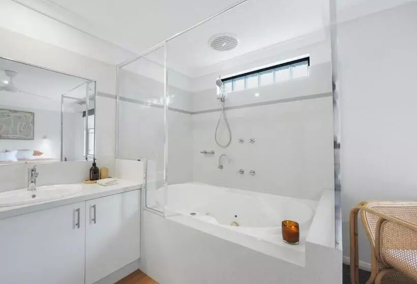 A Stones Throw Gnarabup