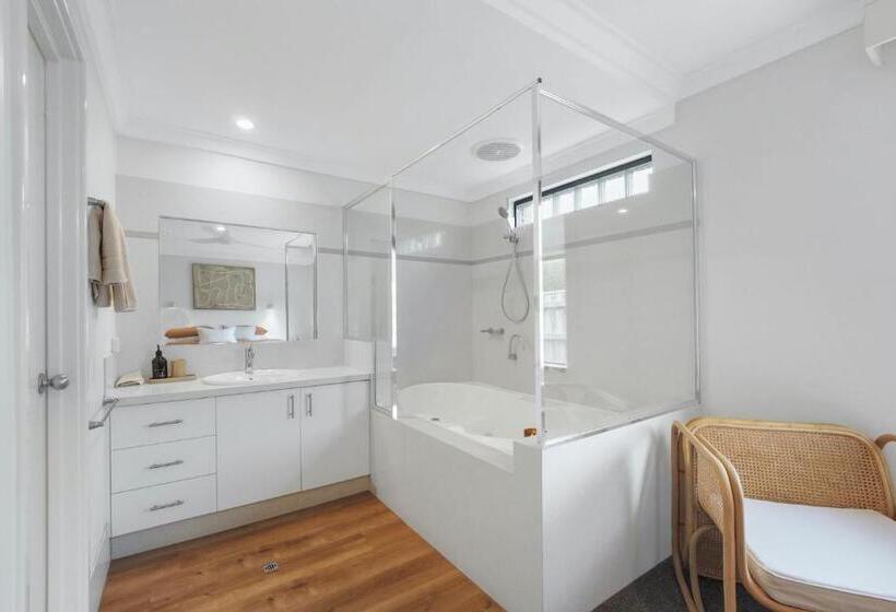 A Stones Throw Gnarabup