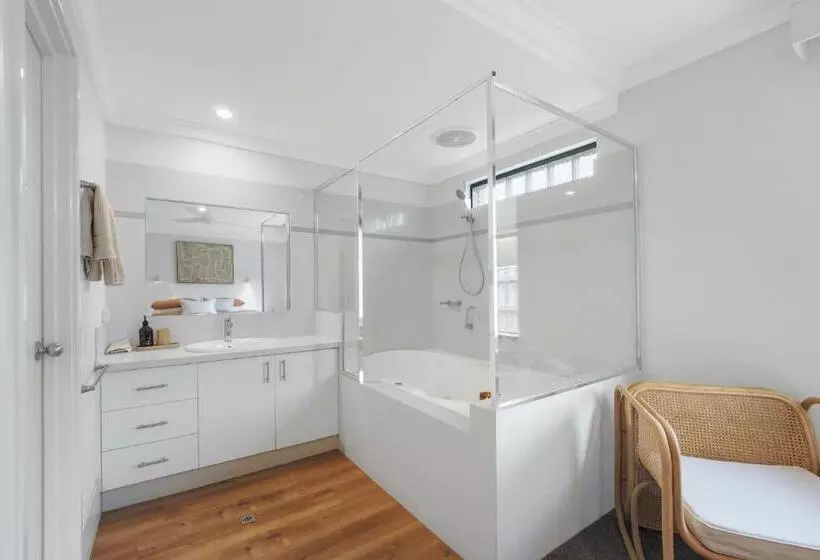 A Stones Throw Gnarabup