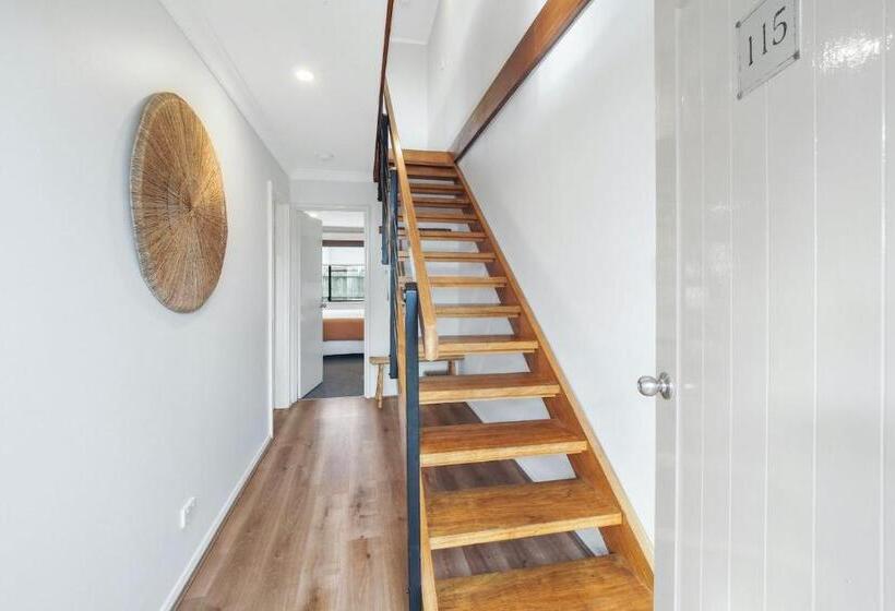 A Stones Throw Gnarabup