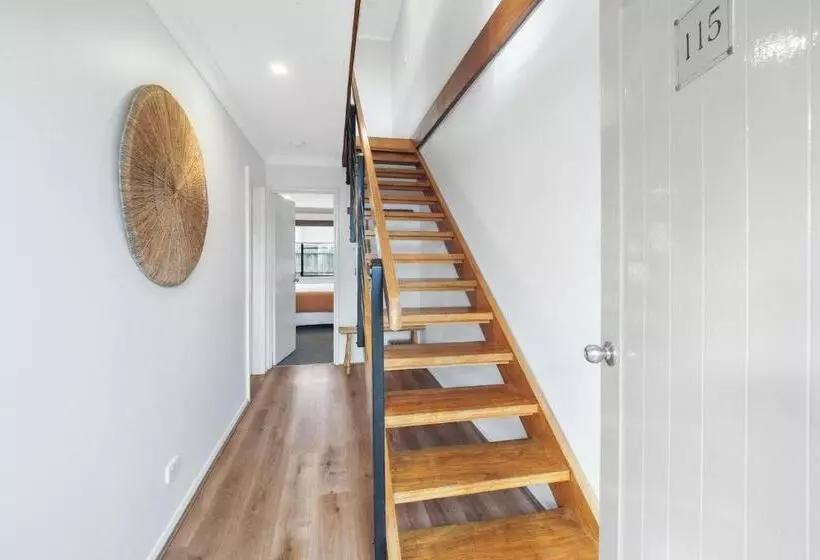 A Stones Throw Gnarabup