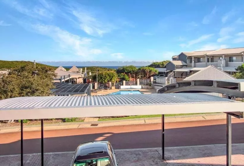 A Stones Throw Gnarabup