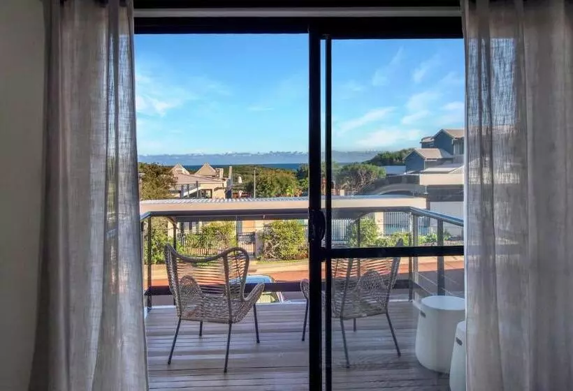 A Stones Throw Gnarabup