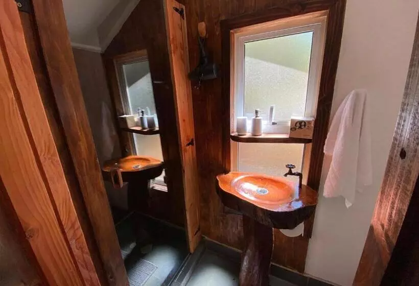 Cabaña Con Tinaja En Bosque Valdiviano