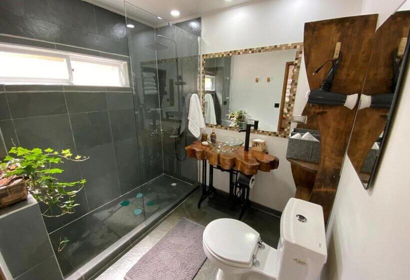 Cabaña Con Tinaja En Bosque Valdiviano