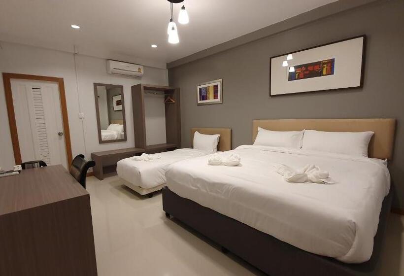 Hotel โรงแรมอินทราเพลส