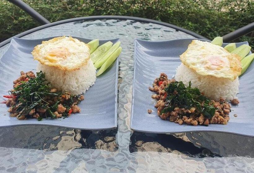 Hotel โรงแรมอินทราเพลส