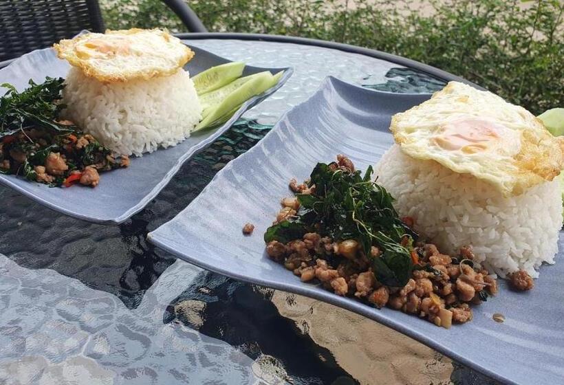 Hotel โรงแรมอินทราเพลส