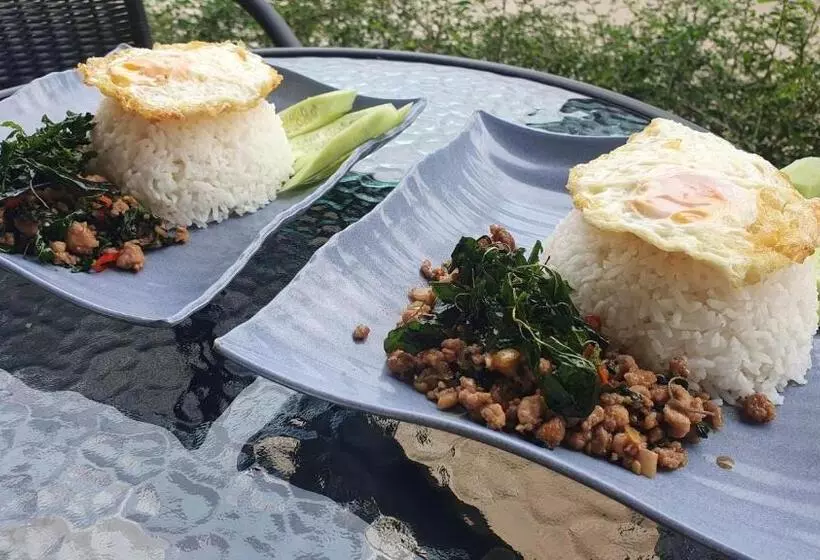 ホテル โรงแรมอินทราเพลส