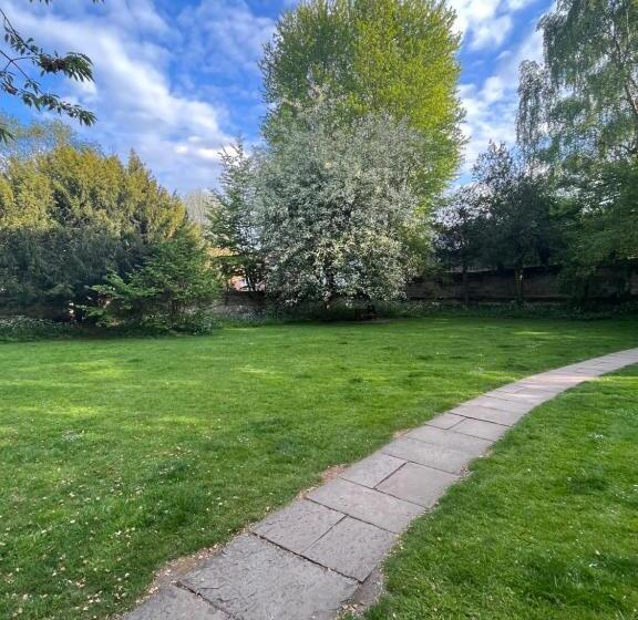 Warwick Town Centre Property