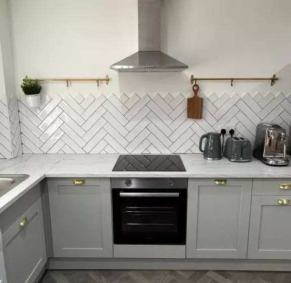 Warwick Town Centre Property