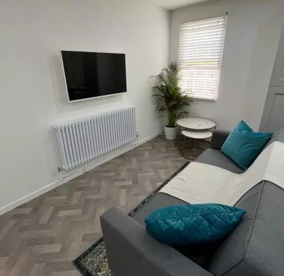 Warwick Town Centre Property