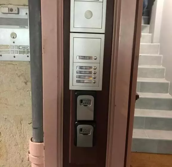 ベッドアンドブレックファースト Chambre Carnot