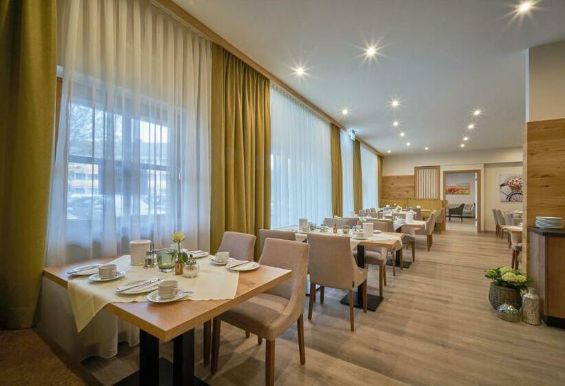 مبيت وإفطار Gästehaus Huber   Hotel Garni