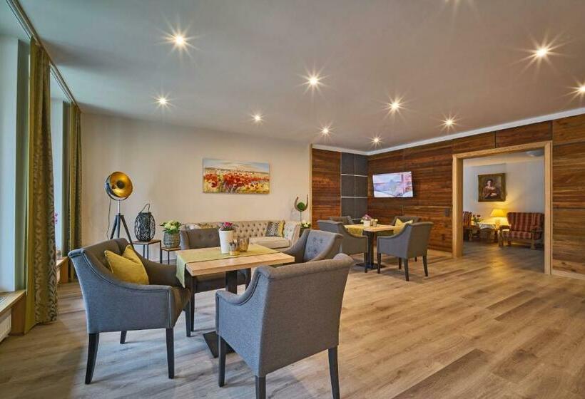 مبيت وإفطار Gästehaus Huber   Hotel Garni