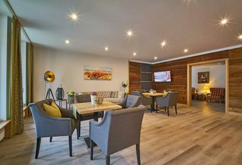 ベッドアンドブレックファースト Gästehaus Huber   Hotel Garni