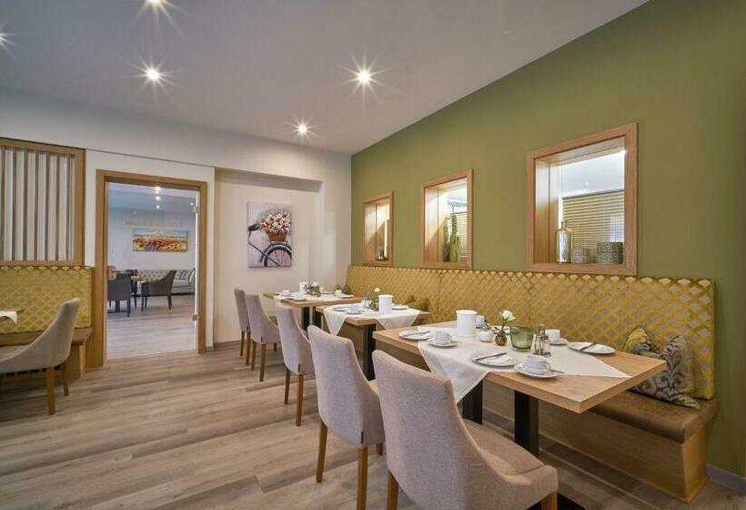 مبيت وإفطار Gästehaus Huber   Hotel Garni