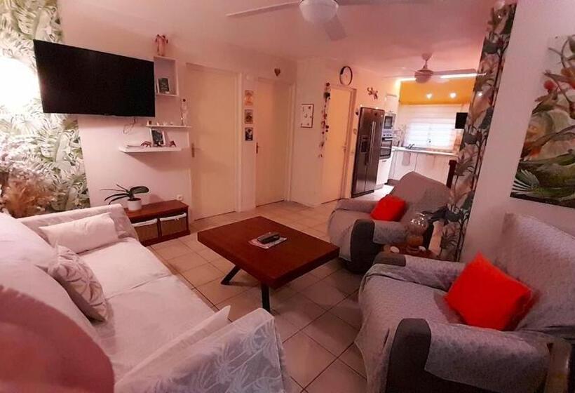 Chalet Charmant A Saint Joseph Avec Terrasse Et Jardin