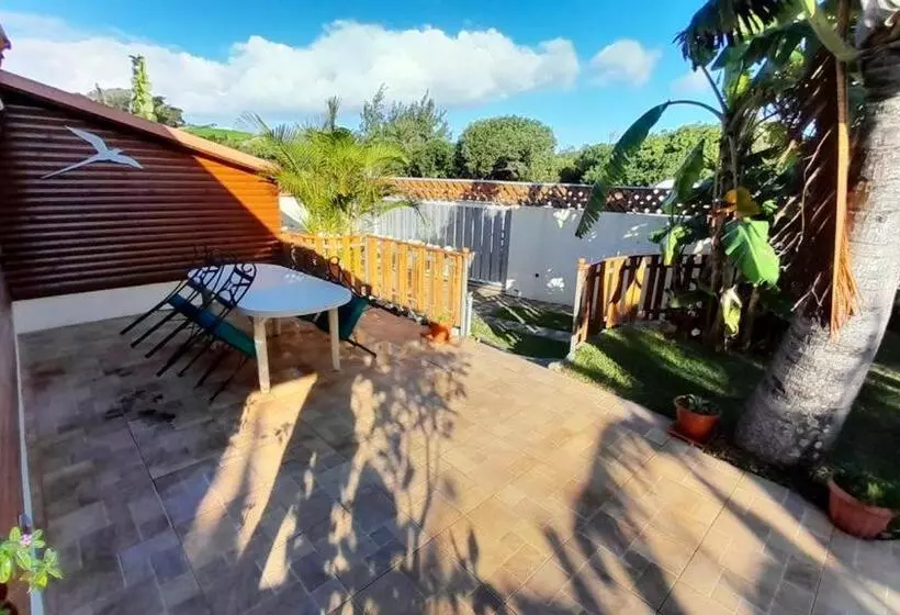 Chalet Charmant A Saint Joseph Avec Terrasse Et Jardin