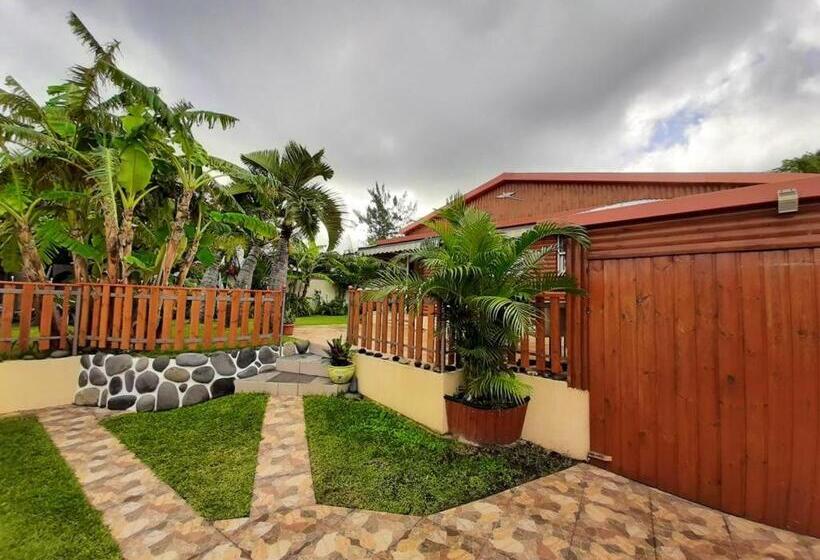 Chalet Charmant A Saint Joseph Avec Terrasse Et Jardin