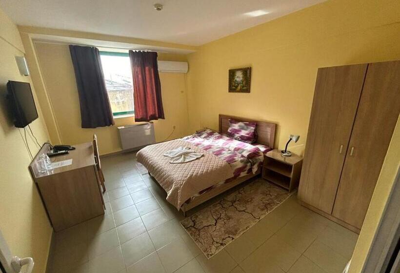 ホテル хотел тракия