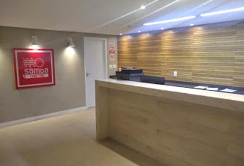 ホテル Flat Edifício Royale 305