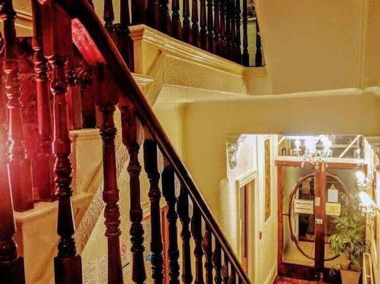 Пансион Gleneagles Albert Road