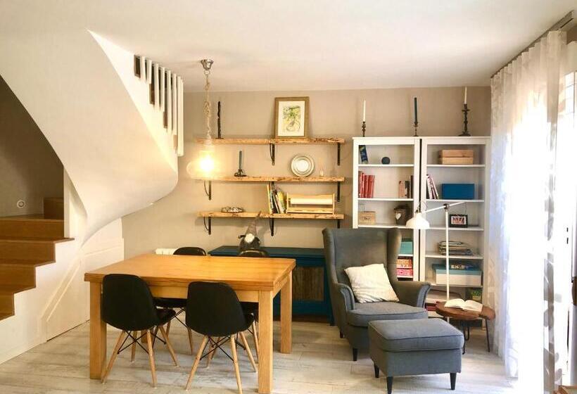 Adosado Para Familias Al Lado De La Playa, Con Piscina