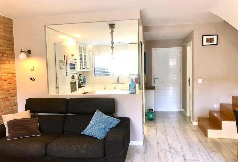 Adosado Para Familias Al Lado De La Playa, Con Piscina