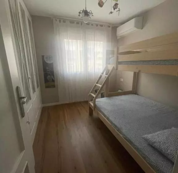 Adosado Para Familias Al Lado De La Playa, Con Piscina
