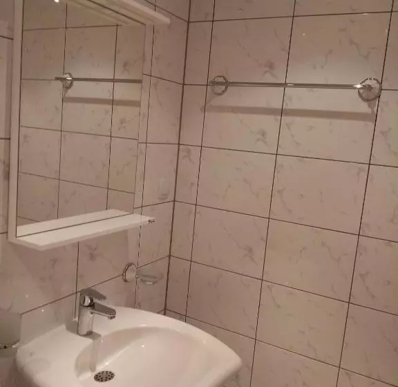 ユースホステル Weißer Schwan белият лебед