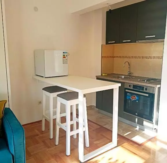 Apartment Lake Story