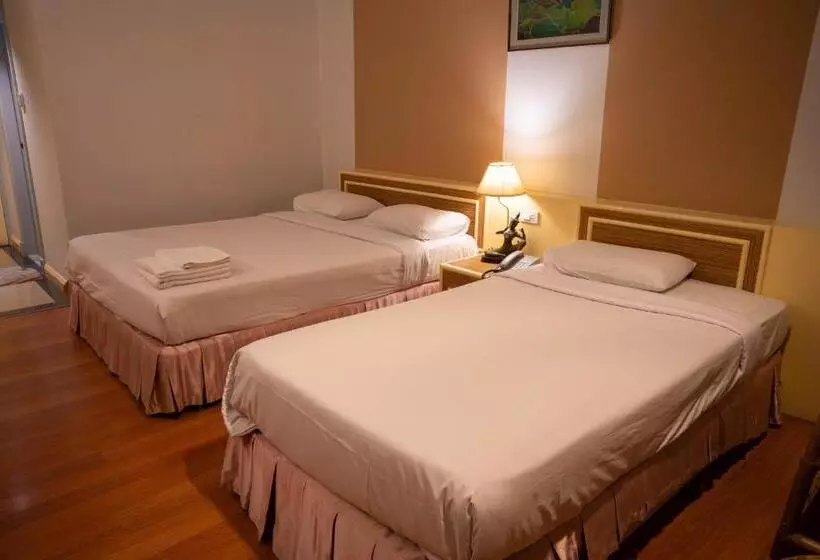 Hotelli โรงแรม เพนท์เฮ้าส์ รีสอร์ท เบตง