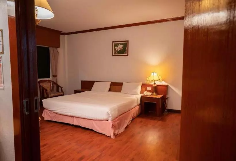 Hotelli โรงแรม เพนท์เฮ้าส์ รีสอร์ท เบตง