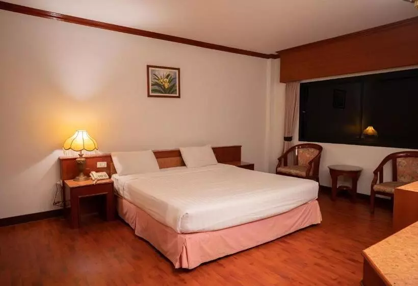 Hotelli โรงแรม เพนท์เฮ้าส์ รีสอร์ท เบตง