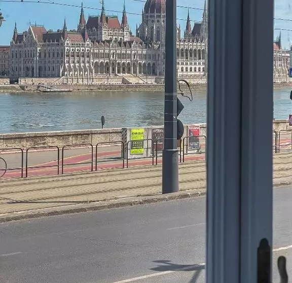 Luxury Riverside Panorama Apartment