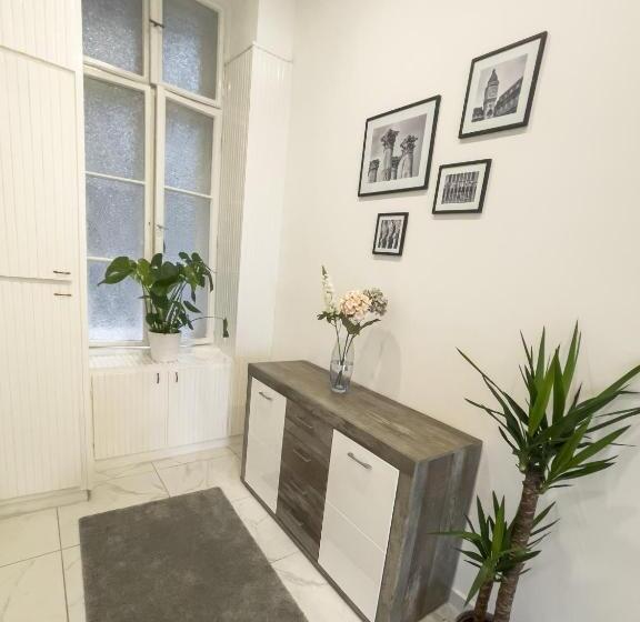 Luxury Riverside Panorama Apartment