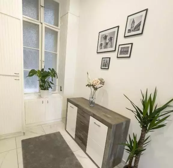 Luxury Riverside Panorama Apartment