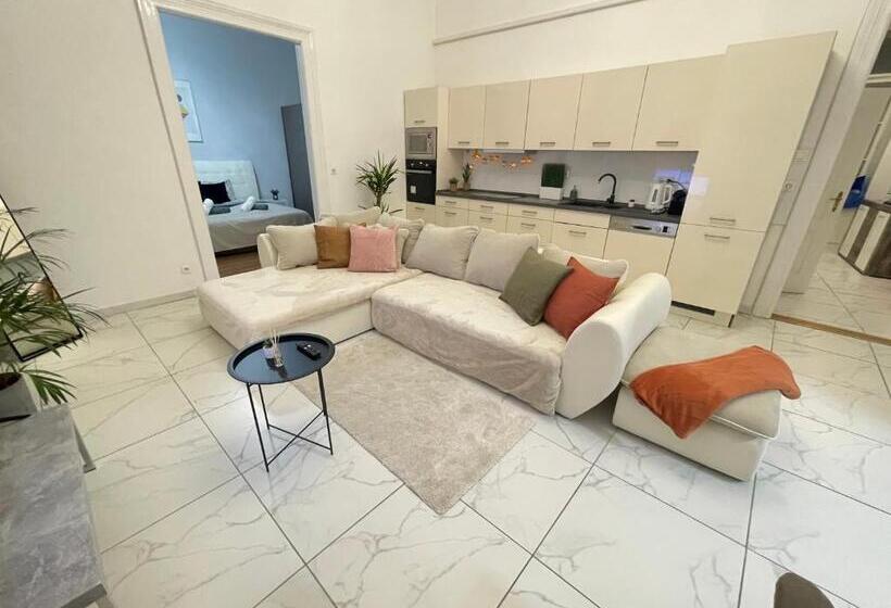 Luxury Riverside Panorama Apartment