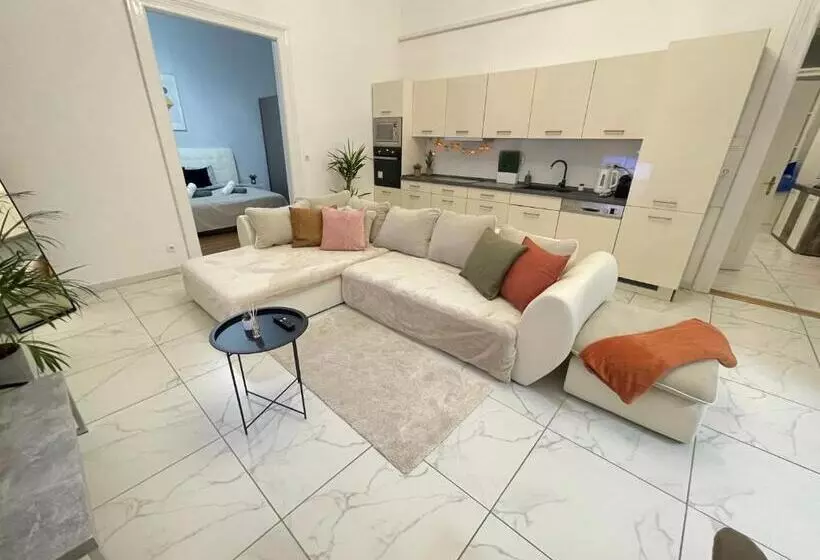 Luxury Riverside Panorama Apartment