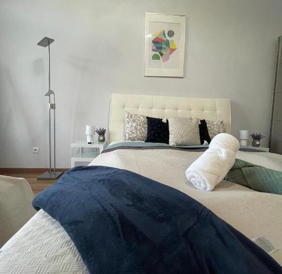 Luxury Riverside Panorama Apartment