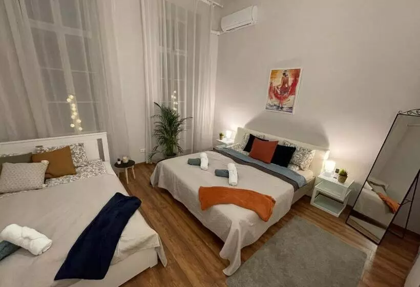 Luxury Riverside Panorama Apartment