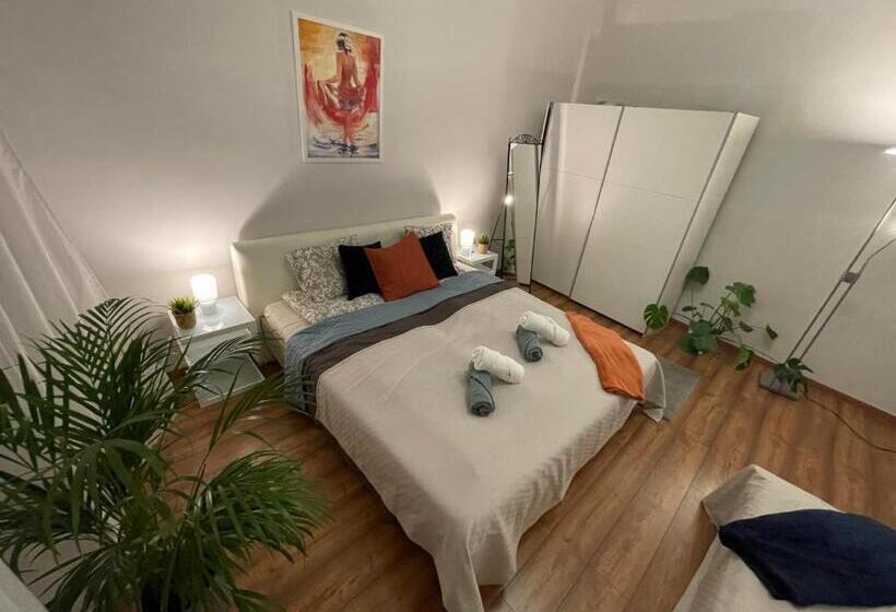 Luxury Riverside Panorama Apartment