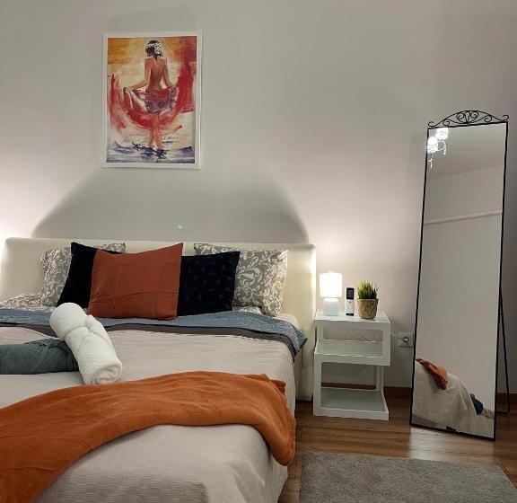 Luxury Riverside Panorama Apartment