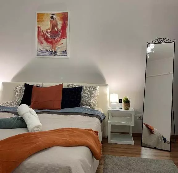 Luxury Riverside Panorama Apartment
