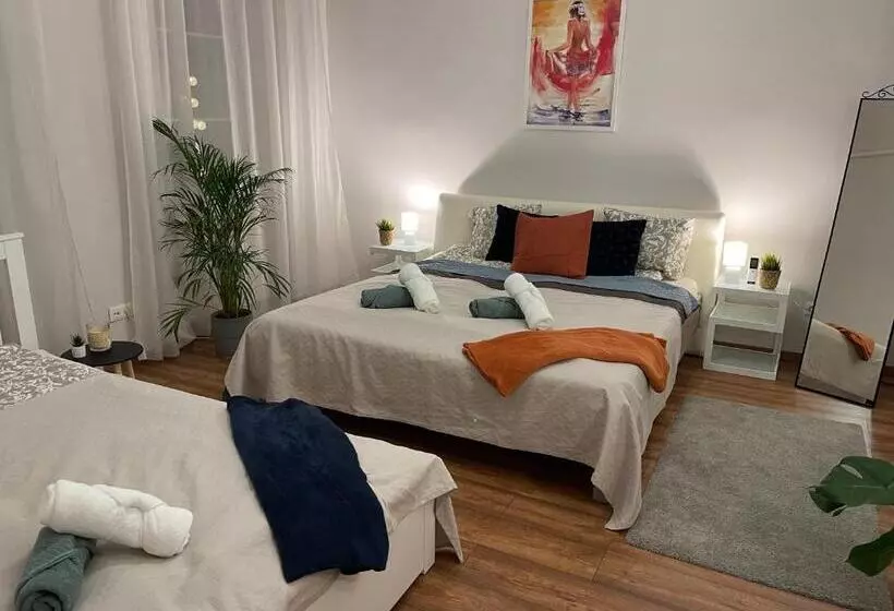 Luxury Riverside Panorama Apartment
