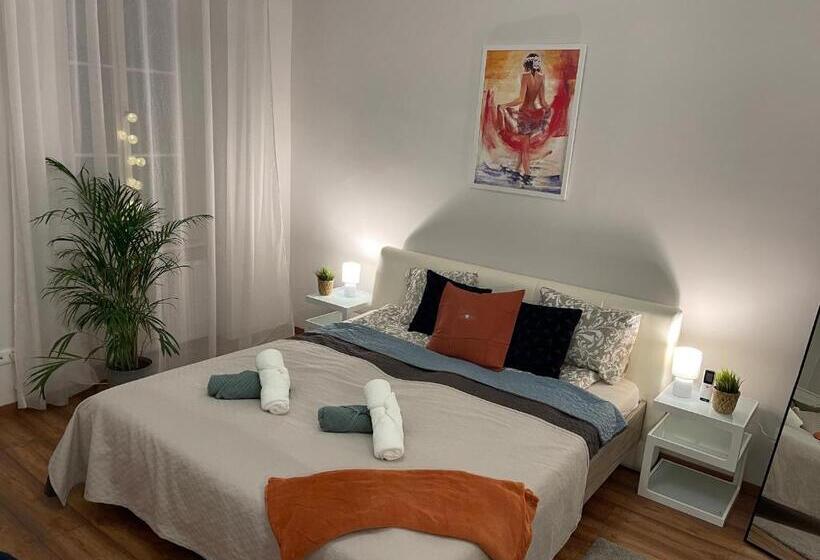 Luxury Riverside Panorama Apartment